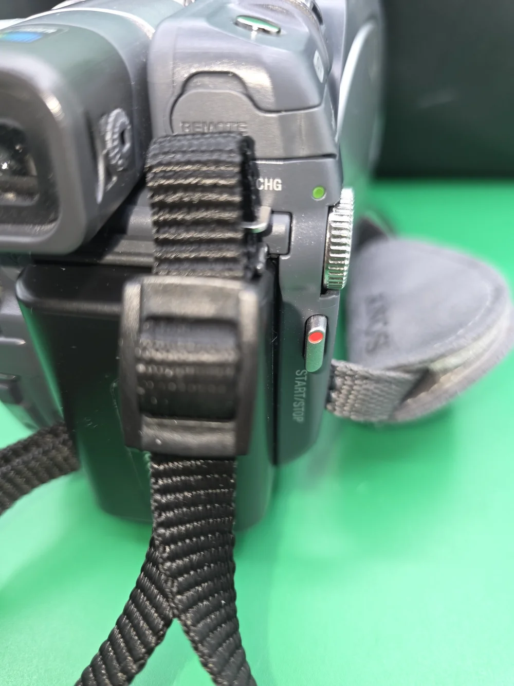 VTG Sony Handycam DCR DVD301 DVD Camcorder w/Bag